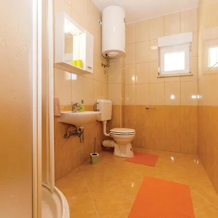 2 Bedroom Beautiful In Apartment Vlasici