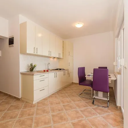 2 Bedroom Beautiful In *