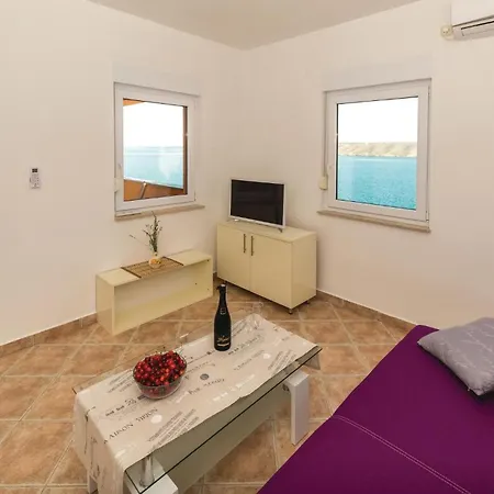 Apartment 2 Bedroom Beautiful In *
