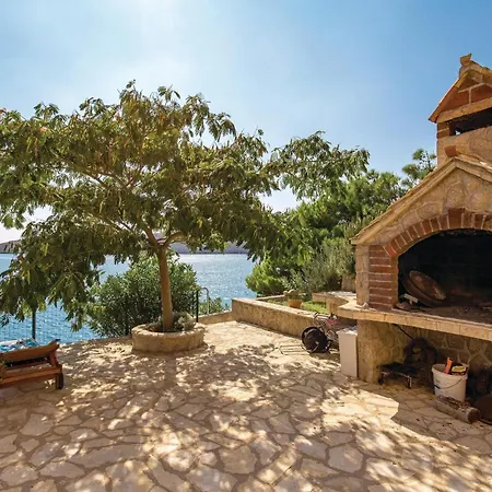 2 Bedroom Beautiful In Vlasici