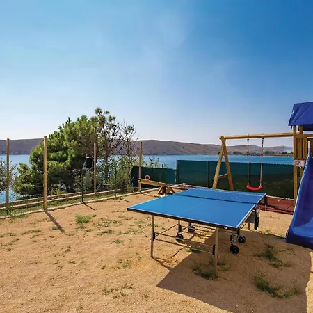 2 Bedroom Beautiful In Apartment Vlasici