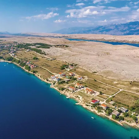 Apartment 2 Bedroom Beautiful In Vlasici