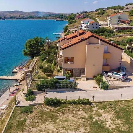 Apartment 2 Bedroom Beautiful In *